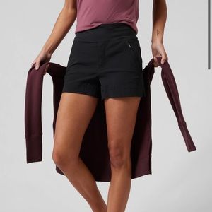 NWOT Athleta Trekkie North Short
